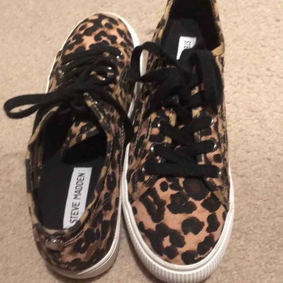 Steve Madden leopard platform, lace up - Picture 3 of 4
